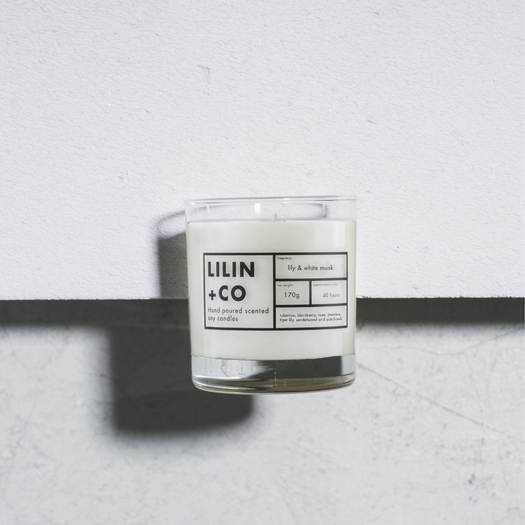 lily white musk soy wax candle